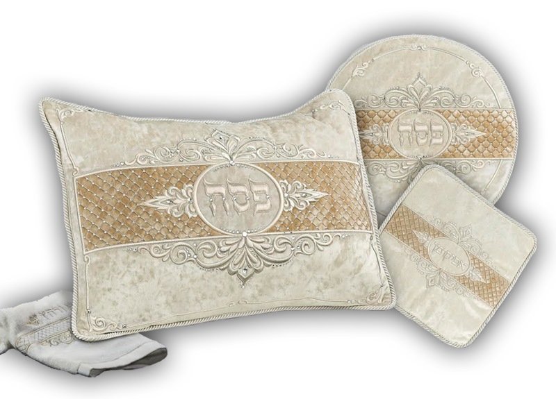 Luxvelle Multi-Velvet Four-Piece Seder Set 